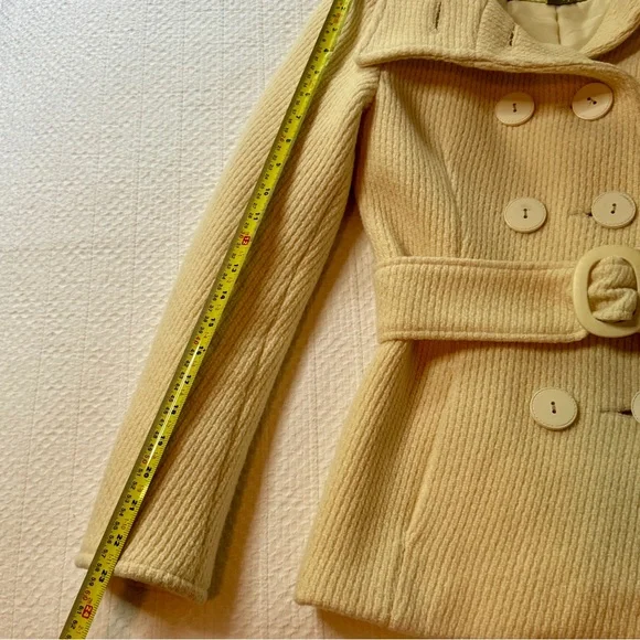 Double breasted pea coat can be worn with or without belt. Fits smaller- 2-4 - Picture 4 of 9